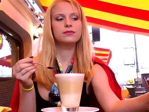 MAGMA FILM Anaal Duits Honing Flashes In Publiek