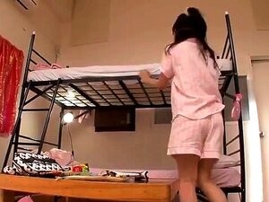 Gorąca Japońska ślicznotka Pierwsze Doświadczenie Trójkąta