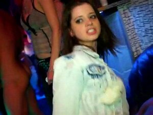 Echte Amateurs Worden Geneukt Op Het Feest. Echte Amateur Schattige Sletjes Worden Geneukt En Krijgen Een Cumshot Op Een Cfnm Feest