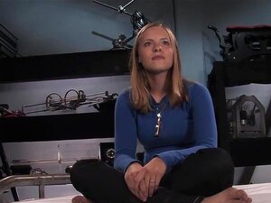 AMATÖRTJEJ FRIDAYS Chamille, Chamille är 18 år Gammal, Blyg Och Vill Experimentera I Fetischporr. En Kombination Av Begär Som Gör Det Till En Sexig, äkta Och Ibland Erotiskt Tafatt Fotografering. Chamille Säger Att Hon Gillar Anal Och Vill Prova Det Med E