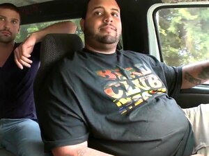 Sretnici Su Pronašli Napaljenu Zenyu Lai željnu I Spremnu Da Im Dopusti Da Joj Razvale Usku Guzu U Zamjenu Za Dugu Vožnju Do Dallasa. Napaljeni Tipovi Osjećaju I Jebu Tu Nevjerojatnu Pičku Na Rupnom Putu