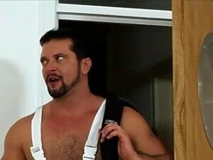 Dwóch Owłosionych Malarzy Chce Spryskać ścianę Spermą,