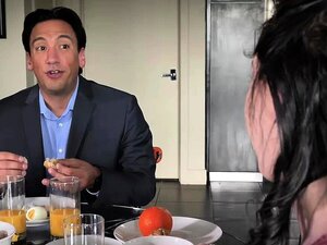 Η Jazmin υποκύπτει από τις σεξουαλικές της ορμές προς τον θετό θετό πατριό της