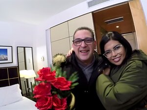 Disfruta De Esta Apasionante Historia De Pasión Y Traición, Mientras Una Valiente Pareja Busca Avivar Su Amor En Los Brazos De Otro. Sumérgete En Los Deseos Prohibidos De La Esposa Cornuda Y Cumple Tus Fantasías Más Oscuras!