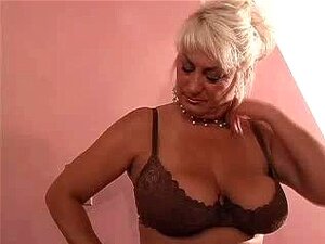 Велике сисе плавуша зрела јебе свежег типа