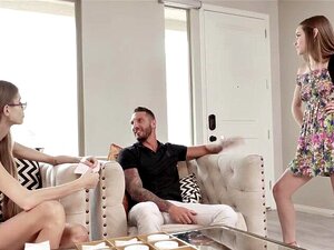 Isäpuoli Panee Naomi Bluesin Tiukkaa Pillua Kuin Levitetty. Äitipuoli Käskee Tuoretta Kapinallista Riisuutumaan Ja Hyvittämään Asian Isäpuolelleen Levittämällä Jalkansa Hänelle Naomi Suostuu Ja Pian Hänen Paksu Isäpuolensa On Syvällä Tuoreessa Vaaleanpuna