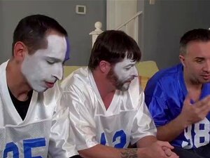 Trophy-vaimo Touchdown Chanel Preston Pettää Miestään
