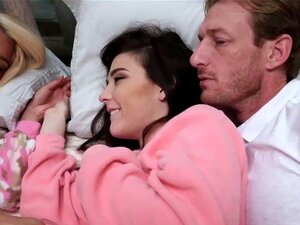 Elizabeth porn videos at Xecce.com