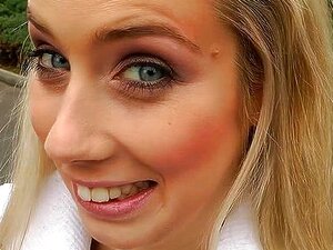 Sexo Extremo Al Aire Libre Con Una Rubia Linda