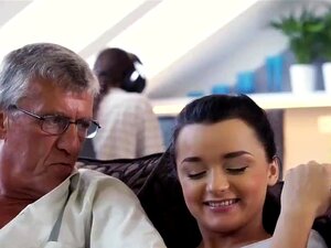 Stari Očuh Hd Što Biste Izabrali - Računalo Ili Svoju Djevojkupatron?