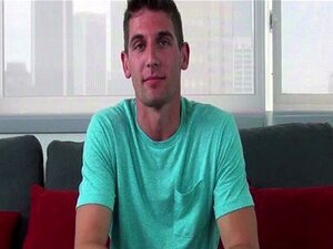 Muscled Porn Newbie Blows At Gaycastings