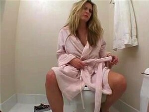 Harmonie In Den Bädern, Blonde Hottie Gibt Einen Groben Oralsex Und Bekommt Einen Lohnenden Fick In Ihre Pelzkuchen Und Hintertür Von Einem Paar Ramrods