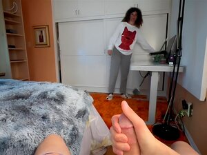 Stepmom Fångar U Och Säger U Har En Värdefull Penis