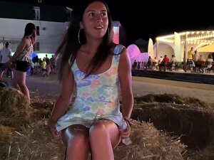 Boso Piękna Zdjęła Spodnie W Strefie