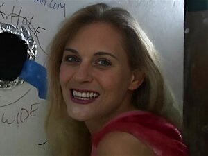 Openbaar Gloryhole Slet Gets Rommelig Facial