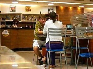 Nevjerojatna Amaterska Scena U Baru Za Odrasle,