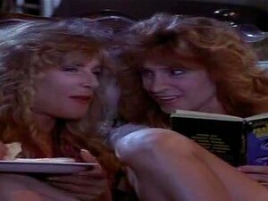 Madison Stone, Monique Gabrielle, Barbara Dare, Suzanne Ager, Michelle Bauer U Evil Toons (1992), Četiri Seksi Svježe Djevojke Moraju čistiti Staru Kuću Za Nove Vlasnike. Dobivaju Staru Knjigu Punu čarobnih Bajki