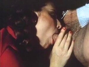 На столу, под столом