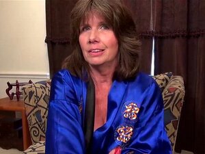 USAwives Jade Showing Off Naked Mature Pussy