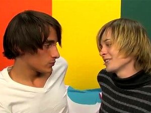 Süßes Schwulenporno-Video Der Ultra-süße Tätowierte Und Gepiercte Kerl Miles Pride