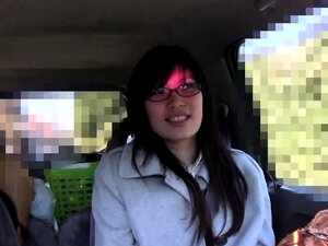 Sexig Japansk MILF Med Glasögon Gnider Kuk I POV-sex