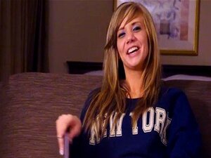 Hän Toi Ystävänsä Auttamaan Häntä Panemaan