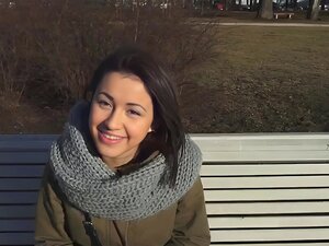 Casting-gal Får Ansiktsbehandling Efter Att Ha Sugit (Izi Ashley)