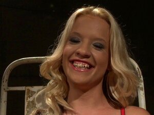 Gefesselte Euro-Sub Wird Hart Im Doggystyle Gefickt. Gefesselte Euro‐Sub Wird Hart Im Doggystyle Von Einem Mann Gefickt