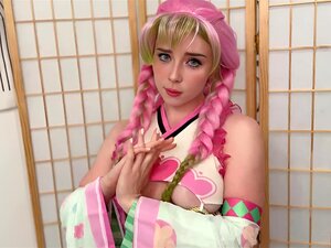 Kanroji Mitsuri Lutscht Lustvoll Weenie, Knallt In Allen Posen Und Bekommt Sperma Ins Gesicht Gespritzt