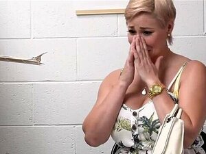 Ryan Keely Wordt Gebogen En Haar Kutje Romept Hard Van Achteren