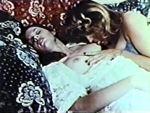 Lesbian Peepshow Loops 626 70s And 80s - Scene 3