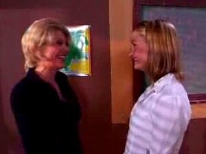 Ältere Und Jüngere Lesbische Babes Zwei