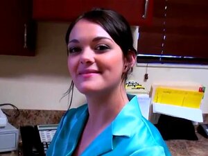 Kendal War In Der Vergangenheit Pornodarstellerin, Aber Sie Arbeitet Als Ärztin Und Heilt Nur Gutaussehende Typen. Sie Hat Einige Spezielle Methoden Und Sie Helfen Immer. Man Muss Nur Diese Szene Sehen