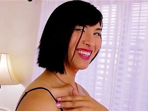 Ladyboy Solitaria Con Cazzo Minuscolo Dagli Stati Uniti Che Si Masturba. Ladyboy Amatoriale Con Cazzo Minuscolo Dagli USA Che Si Masturba In Un Divertimento Solitario