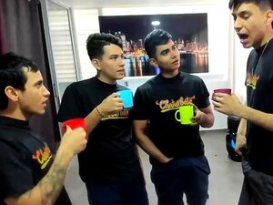 Cara Musculoso E Hétero Adora Sexo Em Grupo Gay