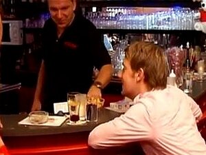 Öffentlicher GangBang Deutsche MILFs InBar Ch2