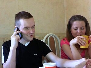 Pogledajte Vrelu Rusku Devojku Koja Pruža Nevjerojatno Pušenje I Jaše Ogroman Kurac U Ovom Hardcore Videu. Doživite Užitak Nevaljalih Oralnih Veština I Prepustite Se Divljoj Akciji.