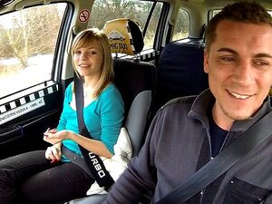 Ευλύγιστο μουνί φρέσκιας χορεύτριας μπαλέτου