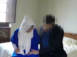 Vidéos porno Hijab Sex gratuites sur CulNue.com