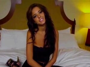 Latina Knullar Med Hotellservitören