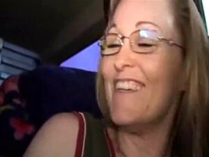 ауто вожња и фистинг зрела жена у леђа... БМВ