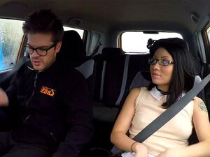 Petite Asiatique Baise Son Instructeur