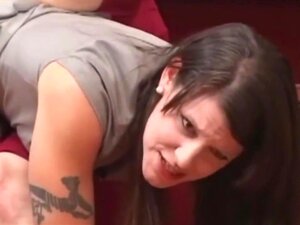 Zmuszona Do Dyscypliny, Dziewczyna Jest Karana Za Seks, Co Jest Sprzeczne Z Zasadami Domu. Jedynym Rozwiązaniem Jest Mocne Klapsy