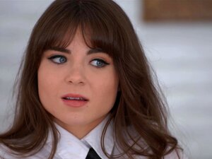 La Mignonne Brune Megan Marx Se Fait Baiser Par Son Grand-père Par Alliance