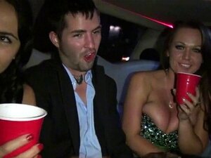 Dwie śliczne Pary Pieprzą Się. Cztery Niegrzeczne ślicznotki Mają Razem Zapierającą Dech W Piersiach Orgię