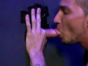Durch Ein Glory Hole Gelutscht