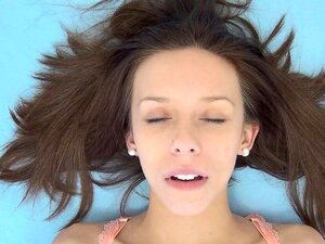 Roodharige Meisje Wrijven Grote Lippen Poesje