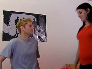 Varas Gordas Entram Em Bucetas Pequenas. Belezas Fazem Boquetes Antes De Cavalgarem Paus