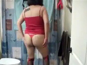 Frau Gibt Einen Striptease