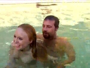 Δείξε μας λίγο μουνί, θα σου δώσω μετρητά 8